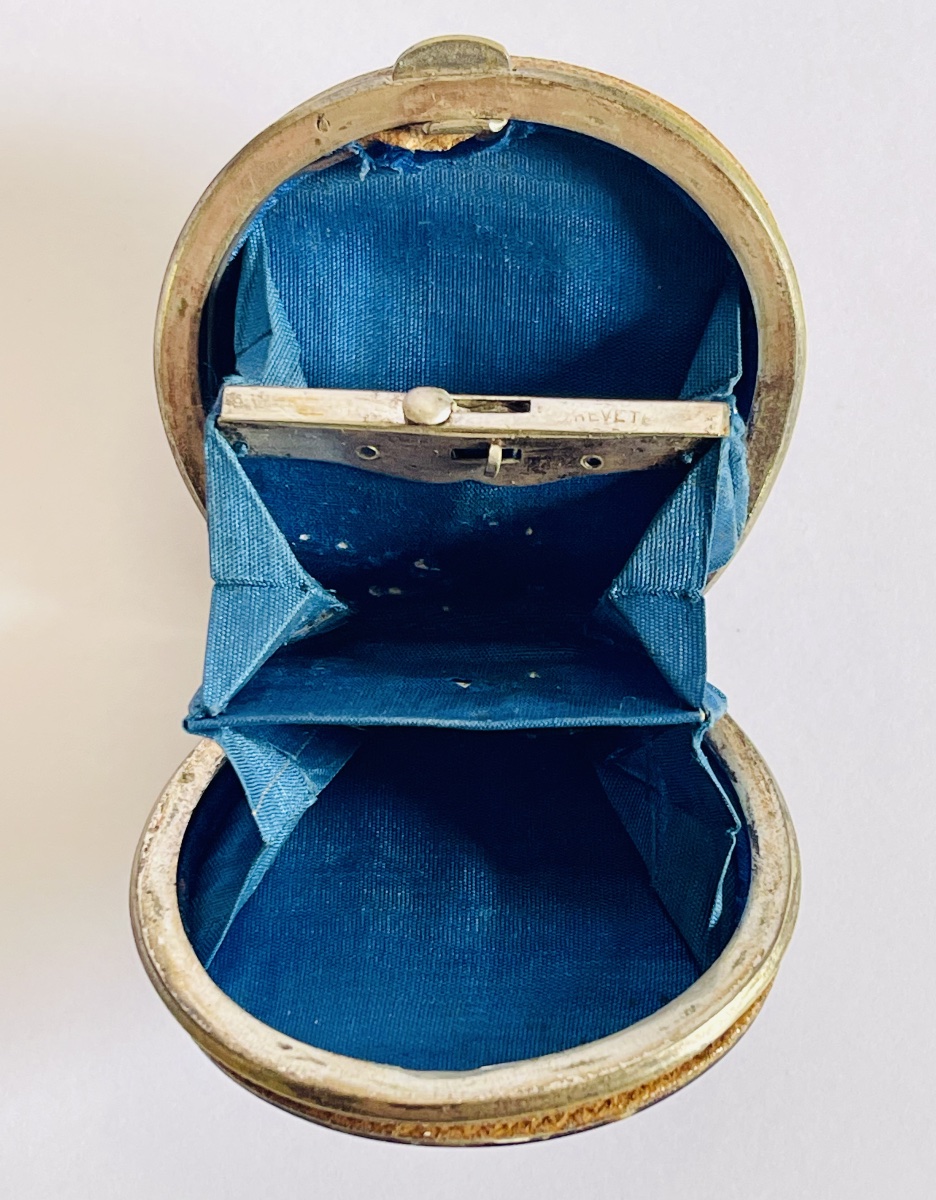 Tortoiseshell And Gold Coin Purse -photo-1